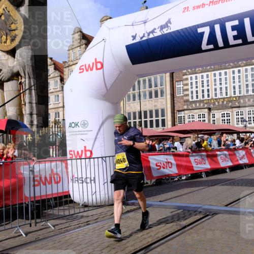13.09.2026 - 21. swb-Marathon Bremen Tim E. http://msf.ph/oto/10335183 13.09.2026 11:06:50 Ziel 10323, 10654, 10795, 10849, 10852, 10853, 10989, 11021, 11028, 11240, 11374, 11432, 11729, 12217, 12485 meine-sportfotos.de