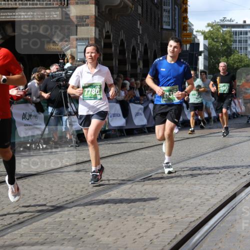 13.09.2026 - 21. swb-Marathon Bremen Strokosch-Dieckow http://msf.ph/oto/10335246 13.09.2026 13:25:53 Ziel 191, 209, 1458, 1650, 1752, 3124, 3186, 3806, 4717, 4927, 5703, 5755, 5814, 6380, 7252, 8545, 8597, 8695, 8769, 8890, 9440, 9468, 9506, 1896, 2062, 2666, 2708, 3248, 3516, 4067, 4476, 4724, 5558, 5701, 6605, 6886, 7638, 8361, 8592, 8635, 9266, 9794 meine-sportfotos.de