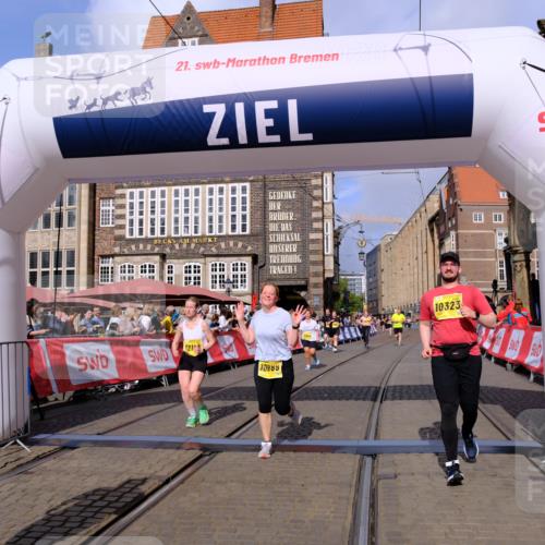 13.09.2026 - 21. swb-Marathon Bremen Tim E. http://msf.ph/oto/10335291 13.09.2026 11:06:58 Ziel 10323, 10654, 10795, 10849, 10989, 11021, 11066, 11240, 11370, 12124, 12146, 12219, 12249, 12485 meine-sportfotos.de