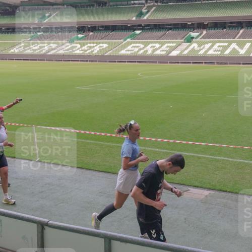 13.09.2026 - 21. swb-Marathon Bremen Michael Burmester http://msf.ph/oto/10335306 13.09.2026 13:09:56 Laufen im Stadion 164, 383, 391, 448, 532, 549, 563, 625, 813, 869, 898, 1025, 1072, 1124, 1150, 1180, 1398, 1738, 1855, 1867, 1880, 1894, 1967, 2202, 2208, 2232, 2243, 2268, 2284, 2333, 2339, 2342, 2380, 2413, 2429, 2432, 2441, 2467, 2471, 2525, 2530, 2553, 2573, 2594, 2654, 2682, 2692, 2714, 2717, 2785, 2819, 2823, 2841, 2897, 2920, 2930, 2931, 2932, 2941, 3032, 3063, 3086, 3089, 3122, 3208, 3291, 3316, 3333, 3370, 3398, 3410, 3437, 3470, 3707, 3769, 3857, 109 meine-sportfotos.de