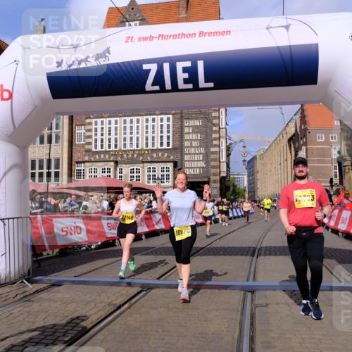 13.09.2026 - 21. swb-Marathon Bremen Tim E. http://msf.ph/oto/10335315 13.09.2026 11:06:58 Ziel 10323, 10654, 10795, 10849, 10989, 11021, 11066, 11240, 11370, 12124, 12146, 12219, 12249, 12485 meine-sportfotos.de