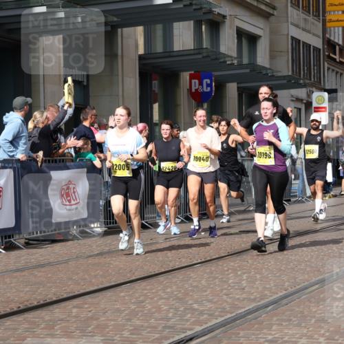 13.09.2026 - 21. swb-Marathon Bremen Strokosch-Dieckow http://msf.ph/oto/10335348 13.09.2026 11:04:36 Ziel 10198, 10283, 10315, 10465, 10481, 10729, 10741, 10850, 10855, 10856, 10940, 10975, 11006, 11133, 11272, 11366, 11395, 11518, 11705, 11757, 11939, 12002, 12005, 12064, 12235, 12420, 12493, 12495, 12498, 12500, 12502, 12522, 12563, 10160, 10182, 10245, 10526, 10613, 10711, 10755, 10877, 11114, 11214, 11215, 11248, 11336, 11364, 11410, 11592, 11720, 11740, 11761, 11991, 12009, 12929 meine-sportfotos.de