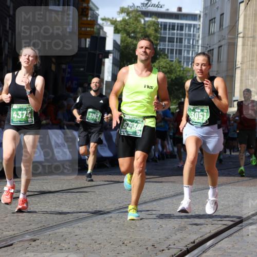 13.09.2026 - 21. swb-Marathon Bremen Strokosch-Dieckow http://msf.ph/oto/10335476 13.09.2026 13:17:47 Ziel 560, 842, 2008, 3148, 4171, 5041, 5550, 6095, 6734, 6803, 7901, 8100, 8250, 8253, 8446, 8532, 8714, 9075, 948, 1631, 1797, 2001, 2634, 3051, 3192, 4286, 4374, 5530, 5935, 5948, 6290, 6448, 8805, 8869, 9595, 9596, 9837, 13041 meine-sportfotos.de