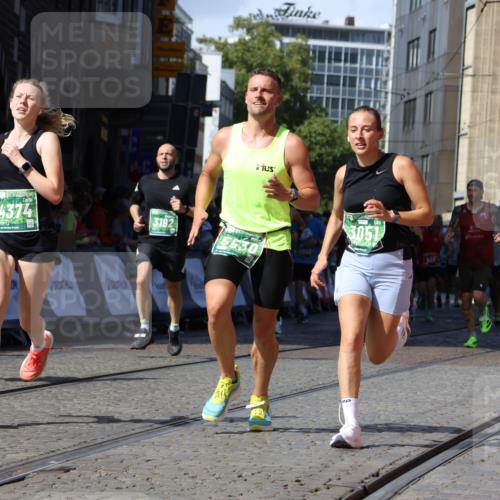 13.09.2026 - 21. swb-Marathon Bremen Strokosch-Dieckow http://msf.ph/oto/10335499 13.09.2026 13:17:47 Ziel 560, 842, 2008, 3148, 4171, 5041, 5550, 6095, 6734, 6803, 7901, 8100, 8250, 8253, 8446, 8532, 8714, 9075, 948, 1631, 1797, 2001, 2634, 3051, 3192, 4286, 4374, 5530, 5935, 5948, 6290, 6448, 8805, 8869, 9595, 9596, 9837, 13041 meine-sportfotos.de