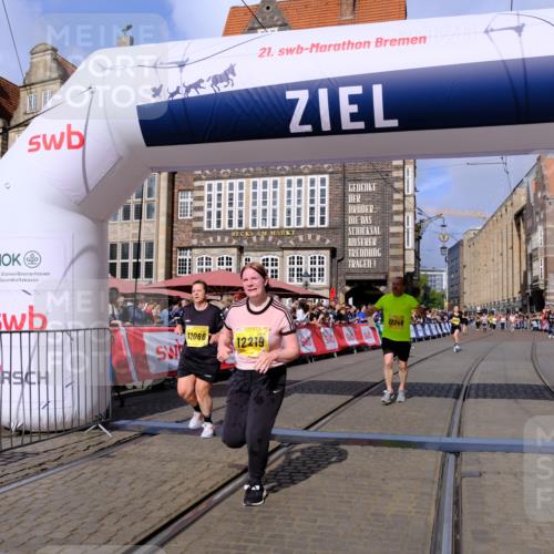 13.09.2026 - 21. swb-Marathon Bremen Tim E. http://msf.ph/oto/10335509 13.09.2026 11:07:04 Ziel 10323, 10378, 10654, 10663, 10795, 10849, 10989, 11066, 11370, 12124, 12146, 12219, 12249 meine-sportfotos.de
