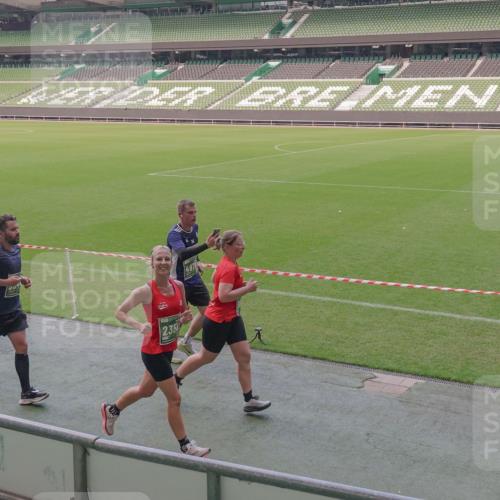 13.09.2026 - 21. swb-Marathon Bremen Michael Burmester http://msf.ph/oto/10335555 13.09.2026 13:10:25 Laufen im Stadion 164, 373, 383, 391, 448, 532, 549, 563, 581, 625, 813, 869, 898, 984, 1072, 1150, 1180, 1738, 1855, 1867, 1880, 1894, 1967, 2202, 2208, 2232, 2243, 2268, 2284, 2330, 2333, 2339, 2342, 2429, 2432, 2441, 2443, 2471, 2525, 2530, 2531, 2553, 2573, 2589, 2594, 2654, 2682, 2714, 2717, 2784, 2785, 2819, 2836, 2920, 2931, 2932, 2941, 3026, 3032, 3063, 3086, 3089, 3122, 3174, 3207, 3208, 3291, 3316, 3333, 3370, 3398, 3409, 3410, 3437, 3470, 3549, 3707, 3769, 3857, 109 meine-sportfotos.de