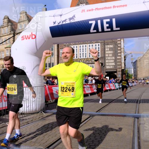 13.09.2026 - 21. swb-Marathon Bremen Tim E. http://msf.ph/oto/10335657 13.09.2026 11:07:06 Ziel 10323, 10378, 10663, 10795, 10989, 11066, 11370, 12124, 12146, 12219, 12249 meine-sportfotos.de