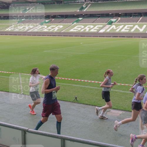 13.09.2026 - 21. swb-Marathon Bremen Michael Burmester http://msf.ph/oto/10335673 13.09.2026 13:10:38 Laufen im Stadion 164, 265, 373, 383, 391, 448, 532, 563, 581, 813, 869, 898, 984, 1072, 1180, 1738, 1855, 1867, 1894, 1952, 1967, 2202, 2208, 2232, 2268, 2284, 2299, 2330, 2333, 2339, 2342, 2432, 2443, 2471, 2525, 2530, 2531, 2553, 2573, 2589, 2594, 2654, 2669, 2682, 2714, 2717, 2784, 2785, 2819, 2836, 2920, 2931, 2932, 3026, 3032, 3063, 3086, 3089, 3122, 3159, 3174, 3207, 3208, 3291, 3316, 3333, 3352, 3370, 3398, 3409, 3410, 3437, 3470, 3549, 3707, 3769, 3857, 109 meine-sportfotos.de