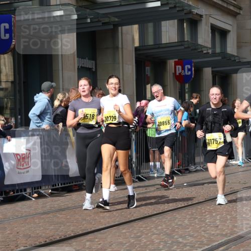 13.09.2026 - 21. swb-Marathon Bremen Strokosch-Dieckow http://msf.ph/oto/10335714 13.09.2026 11:04:42 Ziel 10198, 10315, 10370, 10465, 10718, 10729, 10741, 10800, 10850, 10855, 10856, 10940, 10975, 11006, 11105, 11133, 11272, 11281, 11395, 11518, 11584, 11722, 11757, 11900, 11939, 12002, 12005, 12064, 12099, 12235, 12335, 12420, 12493, 12495, 12498, 12500, 12502, 12522, 12563, 10160, 10198, 10245, 10283, 10481, 10526, 10711, 10755, 10877, 10940, 11114, 11214, 11215, 11248, 11364, 11366, 11410, 11592, 11705, 11740, 11761, 11991, 12005, 12009, 12929 meine-sportfotos.de