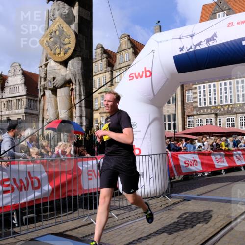 13.09.2026 - 21. swb-Marathon Bremen Tim E. http://msf.ph/oto/10335759 13.09.2026 11:07:16 Ziel 10156, 10360, 10378, 10663, 11066, 11257, 11439, 11684, 12124, 12249 meine-sportfotos.de