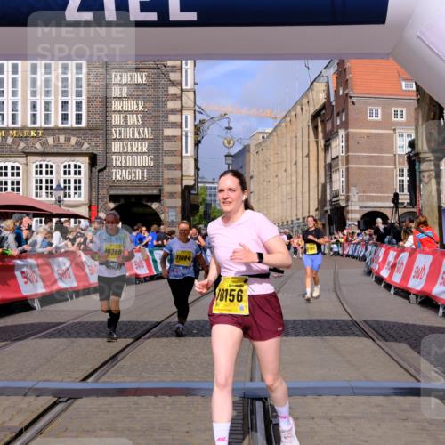 13.09.2026 - 21. swb-Marathon Bremen Tim E. http://msf.ph/oto/10335802 13.09.2026 11:07:21 Ziel 10156, 10360, 11100, 11257, 11393, 11439, 11684, 11696, 11822, 11823, 12255 meine-sportfotos.de