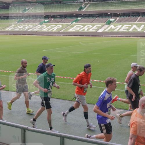 13.09.2026 - 21. swb-Marathon Bremen Michael Burmester http://msf.ph/oto/10335855 13.09.2026 13:10:59 Laufen im Stadion 164, 265, 373, 448, 581, 703, 869, 984, 1113, 1180, 1738, 1851, 1855, 1867, 1894, 1936, 1952, 1967, 2202, 2232, 2268, 2281, 2284, 2299, 2330, 2333, 2339, 2342, 2353, 2432, 2443, 2525, 2530, 2531, 2553, 2573, 2589, 2594, 2654, 2659, 2669, 2682, 2714, 2717, 2784, 2785, 2804, 2819, 2822, 2836, 2907, 2920, 2932, 2976, 3026, 3027, 3032, 3063, 3079, 3082, 3086, 3089, 3122, 3159, 3174, 3207, 3208, 3291, 3328, 3352, 3370, 3398, 3409, 3410, 3470, 3549, 3769, 551 meine-sportfotos.de