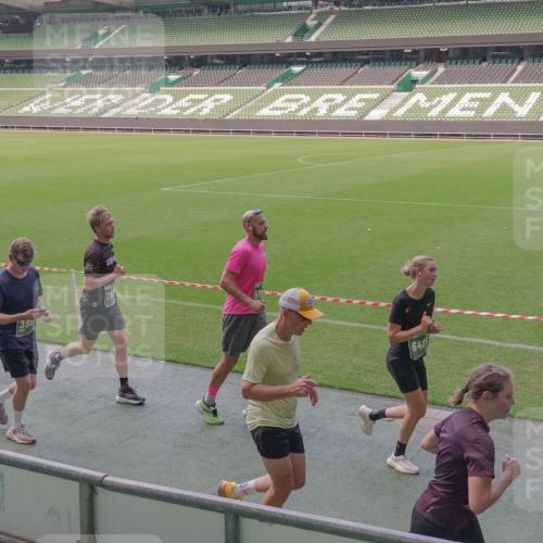13.09.2026 - 21. swb-Marathon Bremen Michael Burmester http://msf.ph/oto/10335881 13.09.2026 13:11:01 Laufen im Stadion 164, 265, 373, 448, 581, 703, 869, 984, 1113, 1180, 1738, 1851, 1855, 1867, 1894, 1936, 1952, 1967, 2202, 2232, 2268, 2281, 2284, 2299, 2330, 2333, 2339, 2342, 2353, 2426, 2432, 2443, 2530, 2531, 2553, 2573, 2589, 2594, 2654, 2659, 2669, 2682, 2714, 2717, 2784, 2785, 2804, 2819, 2822, 2836, 2907, 2920, 2932, 2976, 3026, 3027, 3032, 3063, 3079, 3082, 3086, 3089, 3122, 3159, 3174, 3207, 3208, 3291, 3328, 3352, 3370, 3409, 3410, 3470, 3549, 3769, 551 meine-sportfotos.de