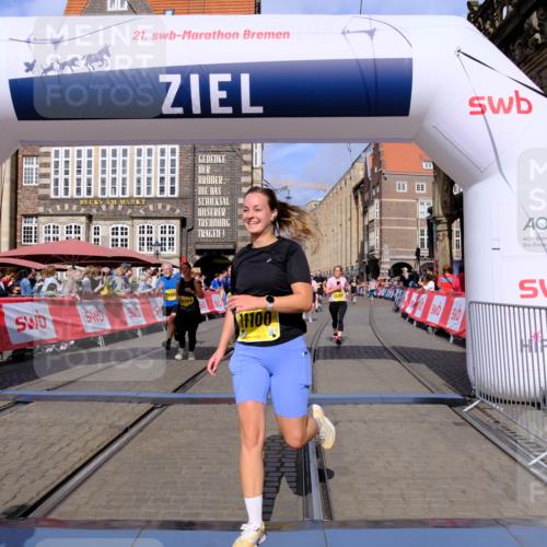 13.09.2026 - 21. swb-Marathon Bremen Tim E. http://msf.ph/oto/10335937 13.09.2026 11:07:26 Ziel 10156, 10360, 11100, 11246, 11257, 11393, 11439, 11600, 11684, 11696, 11759, 11822, 11823, 12255 meine-sportfotos.de