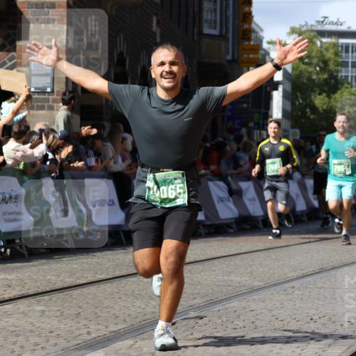13.09.2026 - 21. swb-Marathon Bremen Strokosch-Dieckow http://msf.ph/oto/10336002 13.09.2026 13:18:13 Ziel 948, 1631, 1797, 2001, 2125, 2634, 3051, 3192, 4286, 4374, 5530, 5817, 5935, 5948, 6290, 6448, 8805, 8869, 9505, 9595, 9596, 9837, 13041, 1146, 1419, 2055, 5307, 5460, 6293, 6294, 6818, 7491, 7954, 13150 meine-sportfotos.de