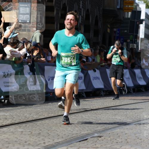 13.09.2026 - 21. swb-Marathon Bremen Strokosch-Dieckow http://msf.ph/oto/10336067 13.09.2026 13:18:16 Ziel 948, 1631, 1797, 2001, 2634, 3051, 3192, 3514, 4131, 4286, 4374, 4733, 5530, 5935, 5948, 6290, 6448, 8805, 8869, 9595, 9596, 9837, 13041, 1146, 1419, 2055, 5307, 5460, 6293, 6294, 6818, 7491, 7731, 7954, 8404, 8872, 9019, 9275, 13150 meine-sportfotos.de