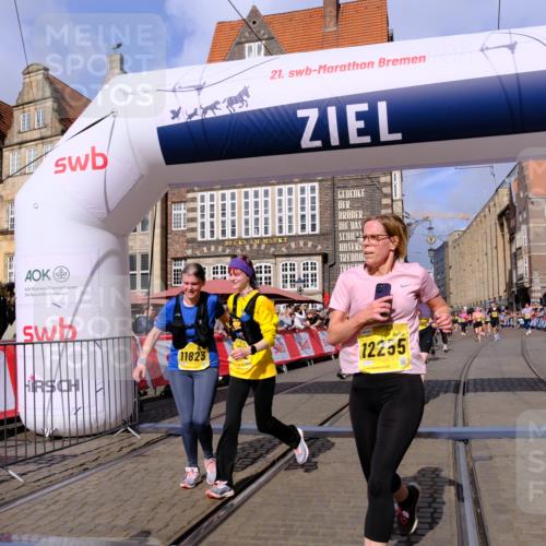 13.09.2026 - 21. swb-Marathon Bremen Tim E. http://msf.ph/oto/10336111 13.09.2026 11:07:29 Ziel 10156, 10360, 10488, 11100, 11123, 11246, 11393, 11439, 11600, 11684, 11696, 11759, 11822, 11823, 11917, 12020, 12173, 12255, 12266 meine-sportfotos.de