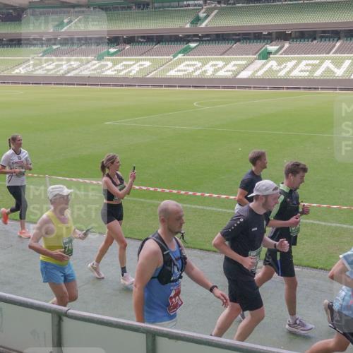 13.09.2026 - 21. swb-Marathon Bremen Michael Burmester http://msf.ph/oto/10336122 13.09.2026 13:11:26 Laufen im Stadion 265, 373, 581, 703, 843, 984, 1113, 1226, 1435, 1738, 1849, 1851, 1855, 1867, 1894, 1936, 1952, 1967, 2202, 2248, 2268, 2281, 2284, 2299, 2330, 2333, 2336, 2339, 2342, 2353, 2375, 2377, 2398, 2426, 2432, 2443, 2530, 2531, 2553, 2589, 2654, 2659, 2669, 2673, 2682, 2784, 2785, 2804, 2819, 2822, 2836, 2850, 2907, 2932, 2976, 3026, 3027, 3079, 3082, 3089, 3122, 3143, 3159, 3174, 3207, 3208, 3308, 3328, 3349, 3352, 3370, 3409, 3410, 3470, 3549, 551 meine-sportfotos.de
