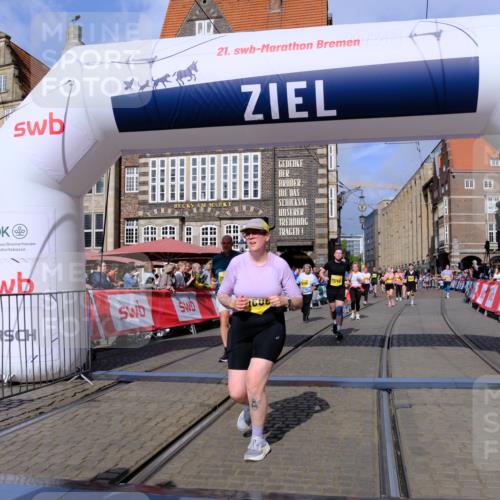 13.09.2026 - 21. swb-Marathon Bremen Tim E. http://msf.ph/oto/10336124 13.09.2026 11:07:31 Ziel 10156, 10205, 10360, 10488, 10748, 11100, 11123, 11246, 11393, 11439, 11600, 11684, 11696, 11759, 11822, 11823, 11917, 12020, 12173, 12255, 12266, 12536 meine-sportfotos.de