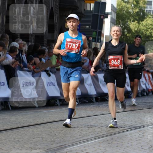 13.09.2026 - 21. swb-Marathon Bremen Strokosch-Dieckow http://msf.ph/oto/10336127 13.09.2026 13:18:20 Ziel 948, 1631, 1797, 1872, 2001, 2260, 2634, 2671, 3192, 3241, 3514, 3634, 4131, 4286, 4733, 5292, 5530, 5695, 5935, 5948, 6152, 6290, 6448, 8094, 8805, 8869, 8943, 8944, 9595, 9596, 9837, 13041, 465, 1146, 1419, 2055, 5307, 6293, 6294, 6818, 7245, 7731, 8404, 8540, 8872, 9019, 9275, 13150 meine-sportfotos.de