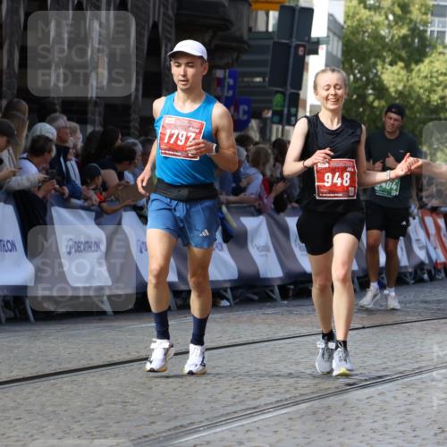 13.09.2026 - 21. swb-Marathon Bremen Strokosch-Dieckow http://msf.ph/oto/10336162 13.09.2026 13:18:21 Ziel 948, 1631, 1797, 1872, 2001, 2260, 2634, 2671, 3192, 3241, 3514, 3634, 4131, 4733, 5292, 5695, 5935, 5948, 6152, 6290, 6448, 8094, 8805, 8869, 8943, 8944, 9595, 9596, 9609, 9837, 13041, 465, 1419, 2055, 4413, 5307, 6293, 6294, 6818, 7245, 7731, 8404, 8540, 8872, 9019, 9275 meine-sportfotos.de