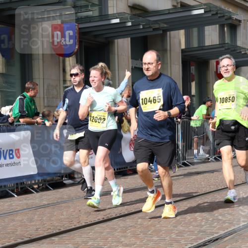 13.09.2026 - 21. swb-Marathon Bremen Strokosch-Dieckow http://msf.ph/oto/10336165 13.09.2026 11:04:53 Ziel 10370, 10411, 10465, 10576, 10697, 10717, 10718, 10800, 10802, 10850, 10975, 10995, 11102, 11105, 11157, 11218, 11281, 11326, 11334, 11584, 11616, 11722, 11900, 12002, 12011, 12064, 12079, 12080, 12099, 12235, 12335, 12522, 10198, 10283, 10315, 10481, 10711, 10729, 10741, 10855, 10856, 10877, 10940, 11006, 11114, 11133, 11272, 11364, 11366, 11395, 11518, 11592, 11705, 11757, 11939, 11991, 12005 meine-sportfotos.de