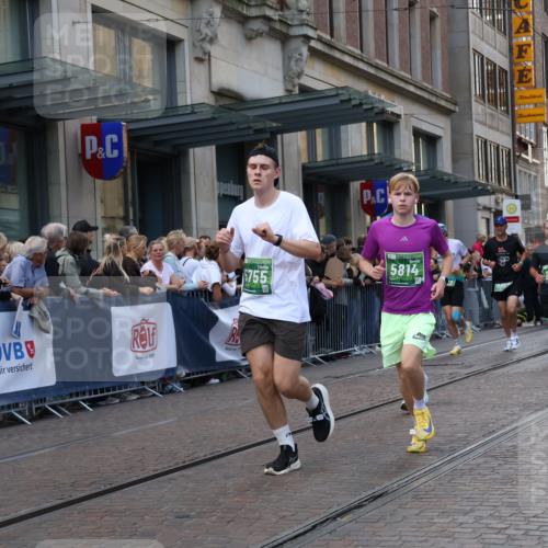 13.09.2026 - 21. swb-Marathon Bremen Strokosch-Dieckow http://msf.ph/oto/10336183 13.09.2026 13:25:14 Ziel 191, 209, 260, 1458, 1650, 1658, 1752, 2046, 3124, 3168, 3186, 3806, 4294, 4439, 4717, 4927, 5703, 5755, 5814, 6380, 7252, 8357, 8545, 8597, 8695, 8769, 8890, 9299, 9440, 9460, 9468, 9506, 9563, 13025, 972, 1080, 1119, 1166, 1264, 1436, 1448, 2322, 2761, 3105, 3187, 4091, 4113, 4459, 4507, 4918, 4973, 6079, 6113, 6360, 6544, 6943, 7306, 7326, 7409, 7854, 8245, 9036, 9073, 9152, 9360, 9493, 9563, 13088 meine-sportfotos.de