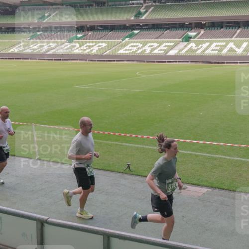 13.09.2026 - 21. swb-Marathon Bremen Michael Burmester http://msf.ph/oto/10336186 13.09.2026 13:11:34 Laufen im Stadion 265, 373, 581, 703, 843, 984, 1113, 1226, 1435, 1738, 1849, 1851, 1855, 1867, 1894, 1936, 1952, 1967, 2202, 2248, 2268, 2281, 2284, 2299, 2330, 2333, 2336, 2339, 2342, 2353, 2375, 2377, 2398, 2426, 2432, 2443, 2531, 2589, 2654, 2659, 2669, 2673, 2682, 2784, 2804, 2819, 2822, 2836, 2850, 2907, 2932, 2976, 3026, 3027, 3079, 3082, 3089, 3122, 3143, 3159, 3174, 3207, 3208, 3308, 3328, 3349, 3352, 3370, 3409, 3410, 3470, 3549, 551 meine-sportfotos.de
