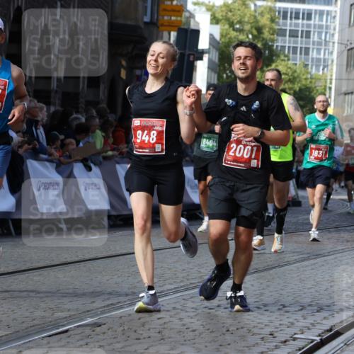 13.09.2026 - 21. swb-Marathon Bremen Strokosch-Dieckow http://msf.ph/oto/10336189 13.09.2026 13:18:22 Ziel 948, 1631, 1797, 1872, 2001, 2260, 2634, 2671, 3241, 3458, 3514, 3634, 4131, 4733, 5292, 5695, 5935, 5948, 6152, 6290, 6448, 8094, 8805, 8869, 8943, 8944, 9134, 9595, 9596, 9609, 9837, 13041, 465, 2055, 2324, 4413, 4642, 5307, 6293, 6294, 6818, 7245, 7731, 8404, 8540, 8872, 9019, 9275 meine-sportfotos.de