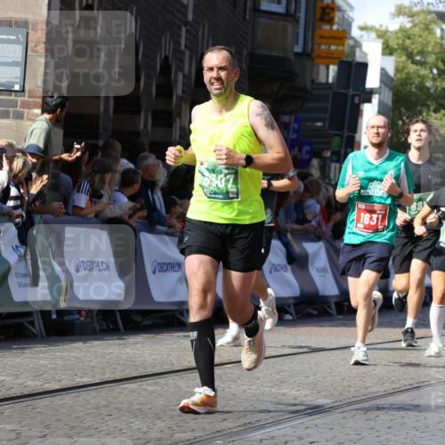 13.09.2026 - 21. swb-Marathon Bremen Strokosch-Dieckow http://msf.ph/oto/10336270 13.09.2026 13:18:24 Ziel 948, 1631, 1797, 1872, 2001, 2260, 2634, 2671, 3241, 3458, 3514, 3634, 4131, 4733, 5292, 5695, 5935, 5948, 6152, 6290, 6448, 8094, 8805, 8869, 8943, 8944, 9134, 9595, 9596, 9609, 9837, 10065, 13041, 465, 2055, 2324, 2948, 3631, 4413, 4642, 5307, 6293, 6294, 6818, 7245, 7731, 8404, 8540, 8872, 9019, 9275, 9833 meine-sportfotos.de