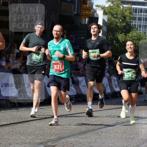 13.09.2026 - 21. swb-Marathon Bremen Strokosch-Dieckow http://msf.ph/oto/10336295 13.09.2026 13:18:25 Ziel 948, 1631, 1797, 1872, 2001, 2260, 2634, 2671, 3241, 3458, 3514, 3634, 4131, 4733, 5292, 5695, 5935, 5948, 6152, 6290, 6448, 8094, 8805, 8869, 8943, 8944, 9134, 9609, 9837, 10065, 465, 2055, 2324, 2948, 3631, 4413, 4642, 5867, 6293, 6294, 6818, 7245, 7731, 8404, 8540, 8743, 8872, 9019, 9275, 9327, 9833 meine-sportfotos.de