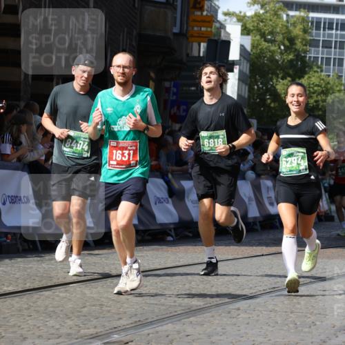 13.09.2026 - 21. swb-Marathon Bremen Strokosch-Dieckow http://msf.ph/oto/10336320 13.09.2026 13:18:25 Ziel 948, 1631, 1797, 1872, 2001, 2260, 2634, 2671, 3241, 3458, 3514, 3634, 4131, 4733, 5292, 5695, 5935, 5948, 6152, 6290, 6448, 8094, 8805, 8869, 8943, 8944, 9134, 9609, 9837, 10065, 465, 2055, 2324, 2948, 3631, 4413, 4642, 5867, 6293, 6294, 6818, 7245, 7731, 8404, 8540, 8743, 8872, 9019, 9275, 9327, 9833 meine-sportfotos.de