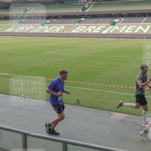 13.09.2026 - 21. swb-Marathon Bremen Michael Burmester http://msf.ph/oto/10336331 13.09.2026 13:11:52 Laufen im Stadion 118, 265, 373, 514, 581, 703, 843, 984, 1113, 1226, 1286, 1334, 1435, 1738, 1849, 1851, 1894, 1936, 1952, 1967, 2248, 2281, 2284, 2299, 2330, 2333, 2336, 2342, 2353, 2375, 2377, 2398, 2426, 2432, 2443, 2505, 2531, 2589, 2654, 2659, 2669, 2673, 2765, 2784, 2804, 2815, 2819, 2822, 2836, 2850, 2895, 2907, 2932, 2963, 2966, 2976, 3026, 3027, 3079, 3082, 3143, 3155, 3159, 3174, 3207, 3208, 3308, 3328, 3349, 3352, 3370, 3409, 3410, 3470, 3549, 551 meine-sportfotos.de