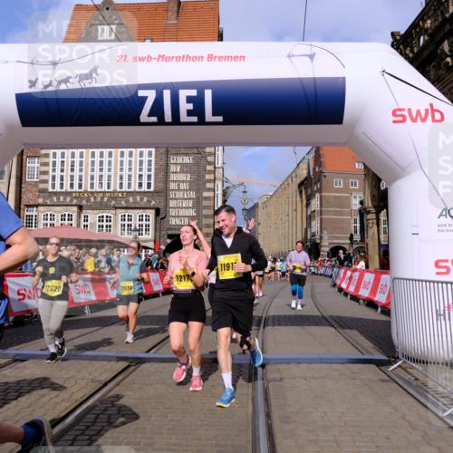 13.09.2026 - 21. swb-Marathon Bremen Tim E. http://msf.ph/oto/10336350 13.09.2026 11:07:37 Ziel 10205, 10488, 10695, 10748, 11100, 11123, 11246, 11393, 11417, 11600, 11696, 11759, 11767, 11822, 11823, 11865, 11917, 12020, 12173, 12210, 12255, 12266, 12536 meine-sportfotos.de