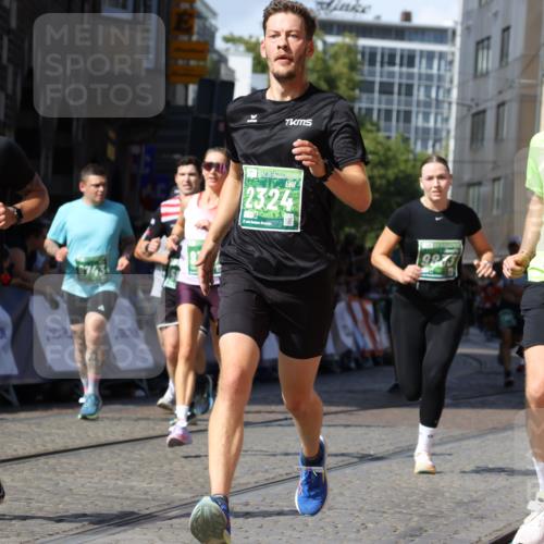 13.09.2026 - 21. swb-Marathon Bremen Strokosch-Dieckow http://msf.ph/oto/10336691 13.09.2026 13:18:37 Ziel 1146, 1419, 1872, 2260, 2671, 3241, 3458, 3634, 5292, 5307, 5460, 5695, 6152, 7491, 7954, 8094, 8943, 8944, 9134, 9609, 10065, 13150, 307, 2948, 3631, 4120, 5277, 5867, 6787, 7104, 7163, 7602, 8743, 9327, 9833 meine-sportfotos.de