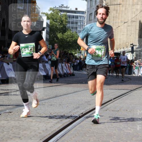 13.09.2026 - 21. swb-Marathon Bremen Strokosch-Dieckow http://msf.ph/oto/10336705 13.09.2026 13:18:39 Ziel 1146, 1419, 1872, 2055, 3458, 3634, 5292, 5307, 5460, 6152, 6293, 6294, 6818, 7491, 7954, 9134, 9609, 10065, 13150, 307, 4120, 4916, 5277, 5867, 6787, 7104, 7163, 7602, 8743, 9327 meine-sportfotos.de