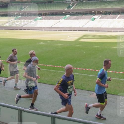 13.09.2026 - 21. swb-Marathon Bremen Michael Burmester http://msf.ph/oto/10336857 13.09.2026 13:12:58 Laufen im Stadion 118, 183, 270, 278, 349, 514, 576, 600, 695, 702, 703, 843, 933, 950, 1005, 1113, 1143, 1226, 1286, 1334, 1426, 1435, 1596, 1641, 1849, 1851, 1936, 1991, 2005, 2079, 2248, 2264, 2336, 2353, 2375, 2377, 2387, 2398, 2426, 2439, 2461, 2478, 2505, 2612, 2659, 2665, 2673, 2684, 2765, 2773, 2792, 2815, 2816, 2822, 2850, 2860, 2884, 2895, 2907, 2921, 2963, 2966, 2972, 2975, 2976, 3016, 3027, 3079, 3082, 3143, 3155, 3253, 3277, 3293, 3308, 3313, 3328, 3349, 3434 meine-sportfotos.de