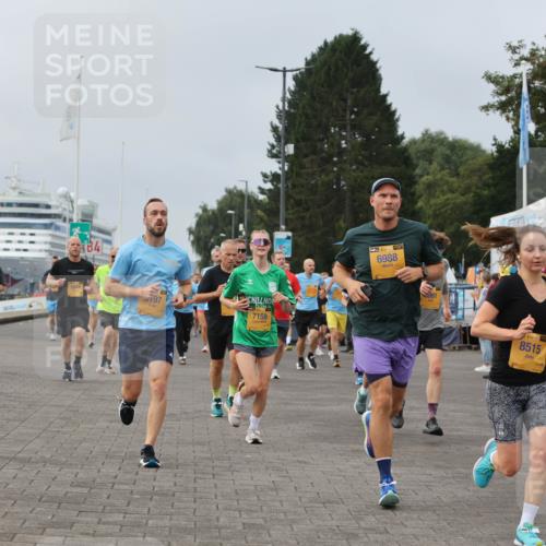 13.09.2026 - Kiel Lauf Andreas Tolksdorf http://msf.ph/oto/10336869 13.09.2026 09:54:03 Kiellinie 84, 197, 7158, 6988, 8515 meine-sportfotos.de