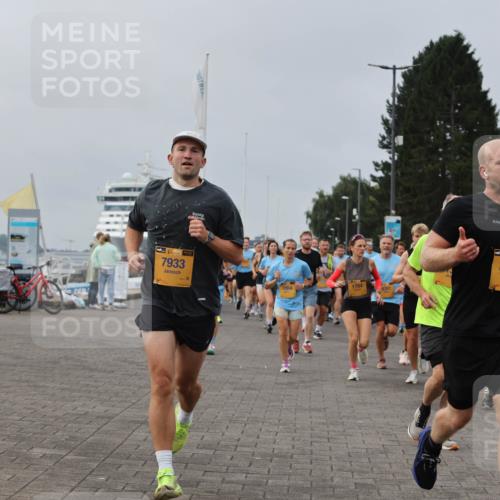 13.09.2026 - Kiel Lauf Andreas Tolksdorf http://msf.ph/oto/10336969 13.09.2026 09:54:07 Kiellinie 7933, 1784, 8391, 4, 391, 2044 meine-sportfotos.de