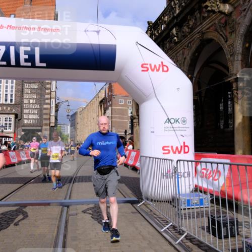 13.09.2026 - 21. swb-Marathon Bremen Tim E. http://msf.ph/oto/10337111 13.09.2026 11:07:56 Ziel 10138, 10279, 10280, 10363, 10364, 10501, 10505, 10580, 10595, 10661, 10830, 10871, 10907, 10935, 11037, 11223, 11515, 11643, 11899, 11924, 11934, 12097, 12167, 12168, 12194, 12277, 12307, 12419, 12509 meine-sportfotos.de