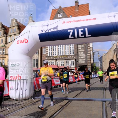 13.09.2026 - 21. swb-Marathon Bremen Tim E. http://msf.ph/oto/10337280 13.09.2026 11:08:02 Ziel 10279, 10280, 10363, 10364, 10505, 10580, 10595, 10661, 10674, 10830, 10871, 10907, 10935, 10937, 11037, 11223, 11515, 11643, 11899, 11924, 11934, 12024, 12097, 12167, 12168, 12194, 12307, 12419, 12509, 12511, 12512 meine-sportfotos.de
