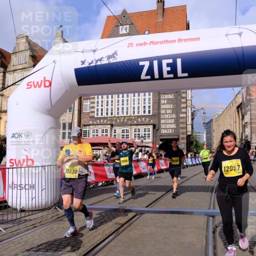 13.09.2026 - 21. swb-Marathon Bremen Tim E. http://msf.ph/oto/10337302 13.09.2026 11:08:02 Ziel 10279, 10280, 10363, 10364, 10505, 10580, 10595, 10661, 10674, 10830, 10871, 10907, 10935, 10937, 11037, 11223, 11515, 11643, 11899, 11924, 11934, 12024, 12097, 12167, 12168, 12194, 12307, 12419, 12509, 12511, 12512 meine-sportfotos.de