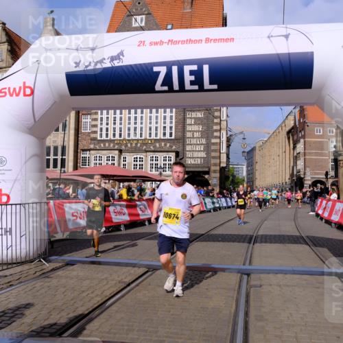 13.09.2026 - 21. swb-Marathon Bremen Tim E. http://msf.ph/oto/10337356 13.09.2026 11:08:08 Ziel 10139, 10595, 10660, 10661, 10674, 10830, 10871, 10937, 11037, 11515, 11643, 12024, 12031, 12066, 12097, 12194, 12307, 12509, 12511, 12512 meine-sportfotos.de