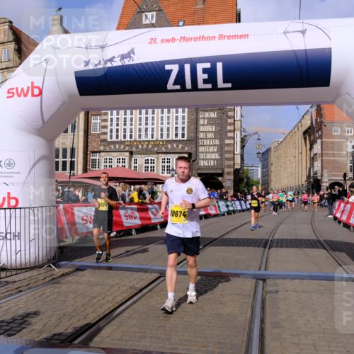 13.09.2026 - 21. swb-Marathon Bremen Tim E. http://msf.ph/oto/10337366 13.09.2026 11:08:08 Ziel 10139, 10595, 10660, 10661, 10674, 10830, 10871, 10937, 11037, 11515, 11643, 12024, 12031, 12066, 12097, 12194, 12307, 12509, 12511, 12512 meine-sportfotos.de
