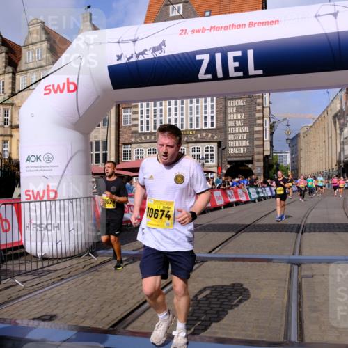13.09.2026 - 21. swb-Marathon Bremen Tim E. http://msf.ph/oto/10337409 13.09.2026 11:08:09 Ziel 10139, 10595, 10660, 10661, 10674, 10830, 10871, 10937, 11037, 11044, 11378, 11515, 12024, 12031, 12066, 12097, 12194, 12307, 12511, 12512 meine-sportfotos.de