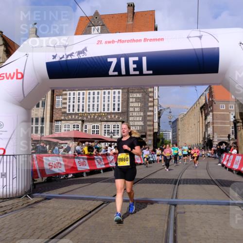 13.09.2026 - 21. swb-Marathon Bremen Tim E. http://msf.ph/oto/10337451 13.09.2026 11:08:12 Ziel 10139, 10660, 10661, 10674, 10830, 10871, 10937, 11037, 11044, 11378, 11404, 11515, 11833, 11958, 12024, 12031, 12066, 12097, 12307, 12511, 12512 meine-sportfotos.de