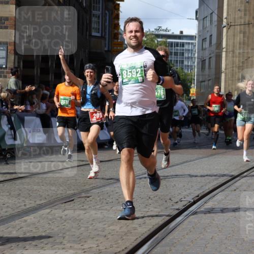 13.09.2026 - 21. swb-Marathon Bremen Strokosch-Dieckow http://msf.ph/oto/10337600 13.09.2026 13:25:57 Ziel 150, 191, 209, 1458, 1650, 1752, 2421, 2781, 3124, 3186, 3722, 3806, 4439, 4717, 4927, 5139, 5703, 5755, 5814, 8545, 8597, 8890, 9440, 9468, 9506, 1896, 2666, 3248, 3516, 4476, 4724, 5558, 5854, 5906, 6605, 6886, 8361, 8635, 9266, 9794 meine-sportfotos.de