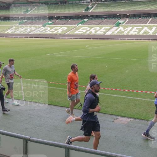 13.09.2026 - 21. swb-Marathon Bremen Michael Burmester http://msf.ph/oto/10337611 13.09.2026 13:14:32 Laufen im Stadion 266, 270, 278, 300, 414, 460, 576, 600, 631, 768, 950, 956, 1005, 1008, 1047, 1143, 1392, 1408, 1426, 1573, 1596, 1641, 1818, 1819, 1991, 2024, 2035, 2079, 2233, 2235, 2314, 2359, 2387, 2412, 2439, 2457, 2466, 2484, 2494, 2521, 2540, 2564, 2612, 2665, 2690, 2691, 2693, 2737, 2773, 2816, 2829, 2838, 2861, 2865, 2887, 2921, 2958, 2972, 2978, 3016, 3111, 3209, 3253, 3277, 3304, 3313, 3355, 3378, 3405, 3428, 3653, 3661, 3670, 3680, 3829, 3847, 4034, 4080, 4511 meine-sportfotos.de
