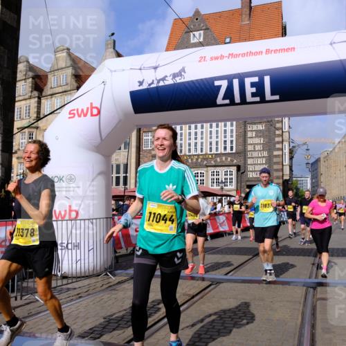 13.09.2026 - 21. swb-Marathon Bremen Tim E. http://msf.ph/oto/10337689 13.09.2026 11:08:18 Ziel 10139, 10404, 10493, 10660, 10674, 10767, 10859, 11044, 11378, 11404, 11659, 11831, 11833, 11958, 12024, 12031, 12066, 12160, 12248, 12384, 12389, 12511, 12512 meine-sportfotos.de