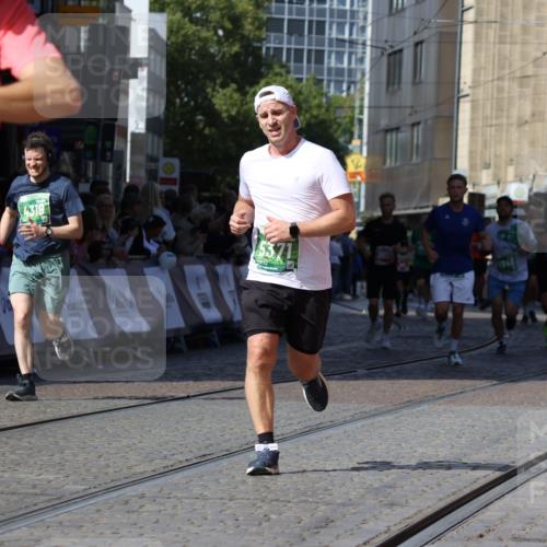 13.09.2026 - 21. swb-Marathon Bremen Strokosch-Dieckow http://msf.ph/oto/10337754 13.09.2026 13:19:19 Ziel 307, 2007, 4857, 4916, 5277, 6137, 6310, 7154, 7602, 7647, 7686, 7791, 9512, 13184, 4319, 4455, 4977, 4978, 5371, 7268, 7945, 8153 meine-sportfotos.de